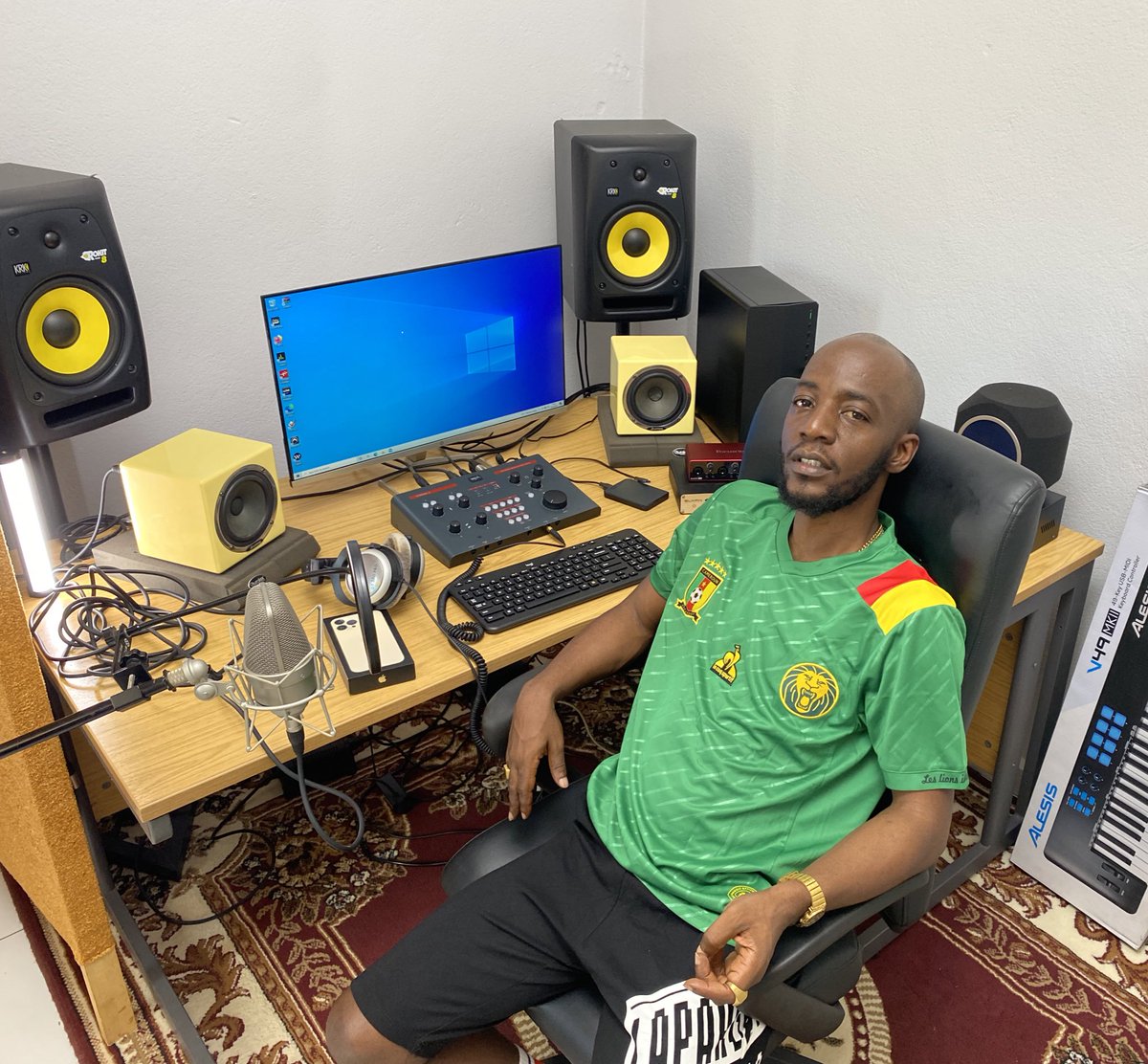 Jovi - 2035 

OUT NOW! 

Drop your best songs in the Comments.

Dites-moi vos meilleures chansons en commentaires. 

Cameroon / Cameroun 🇨🇲 

#Jovi2035 #2035