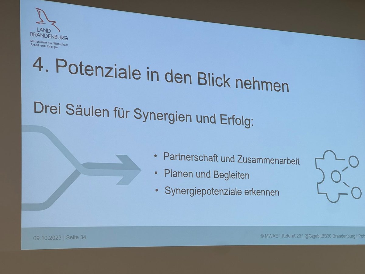 Konferenz zum #Glasfaserausbau in #Brandenburg in der #ILB. <a href="/joergstb/">Jörg Steinbach @joergstb.bsky.social</a> stellte das Strategiepapier @GigabitBB30 vor. Fazit: Als #RFTKabel tragen wir viel zu den Zielen bei, vor allem in den Kommunen. Doch der #Gigabitausbau ist ein Gemeinschaftsprojekt &amp; der Dialog bleibt wichtig!