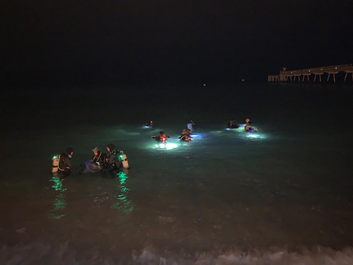 sasbabdn's tweet photo. El divendres passat al #sasbabdn van disfrutar d'una immersió nocturna 🌕🔦🫧 sota el Pont del Petroli
#Badalona #busseig #nocturn https://t.co/sm8K1MyiTc