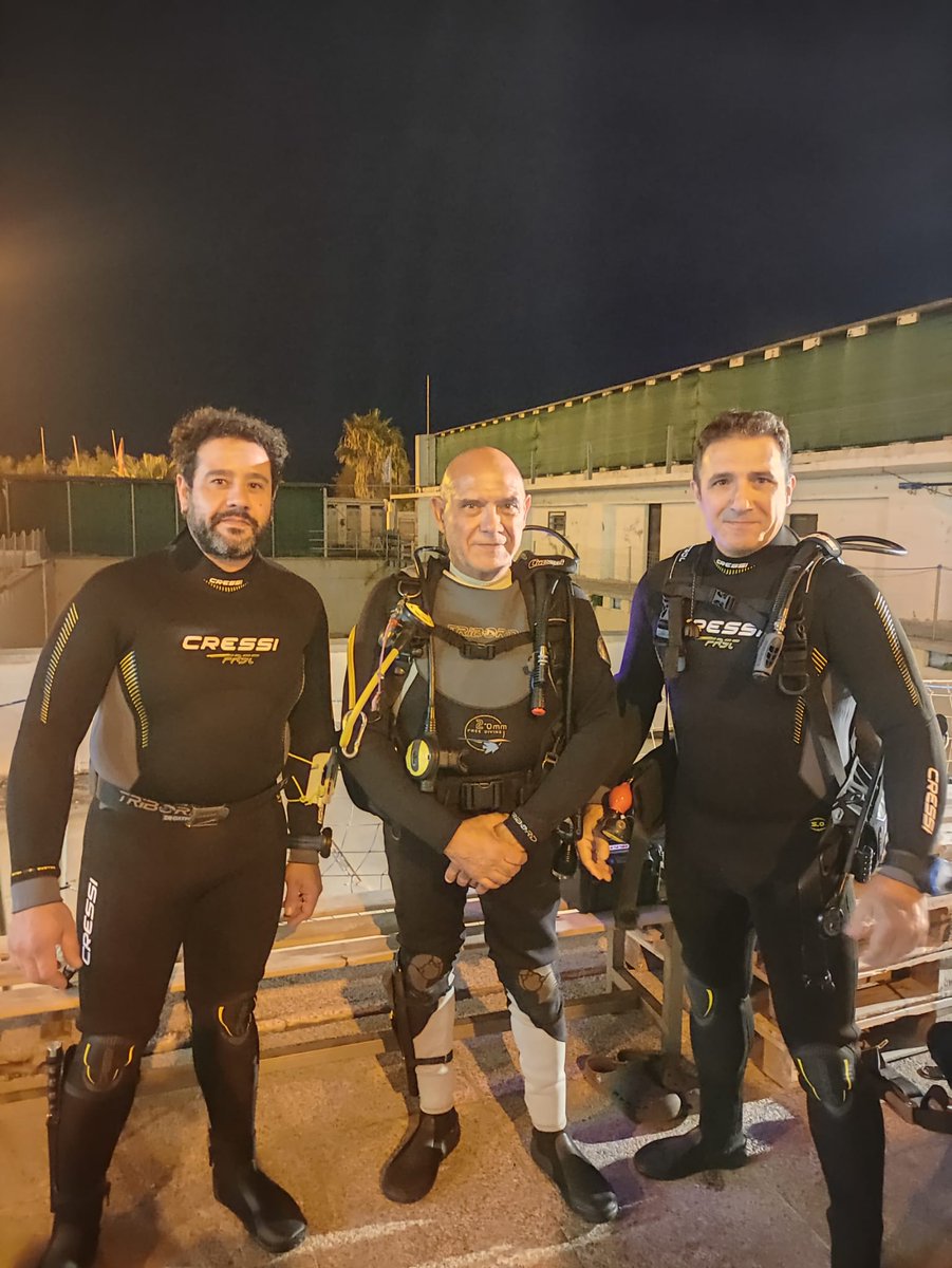 sasbabdn's tweet photo. El divendres passat al #sasbabdn van disfrutar d'una immersió nocturna 🌕🔦🫧 sota el Pont del Petroli
#Badalona #busseig #nocturn https://t.co/sm8K1MyiTc