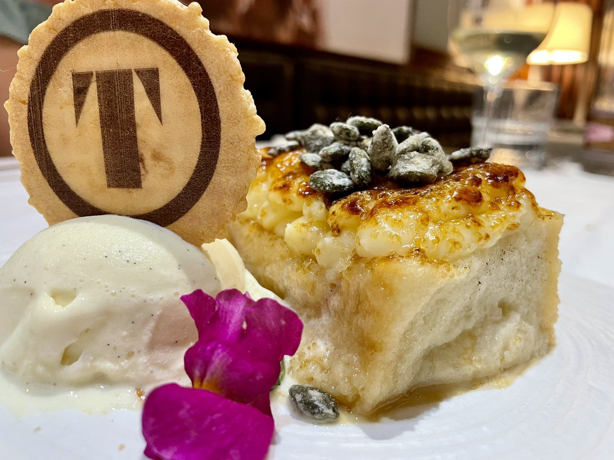andres_fdz's tweet photo. Acabamos con un steak tartar sobre tuétano a la brasa y un gallo Pedro frito que solo eso ya vale mi culto a  @RteLaTropical. Y como no, el remate con su mítica torrija de baileys! https://t.co/TDEVBKNKi9