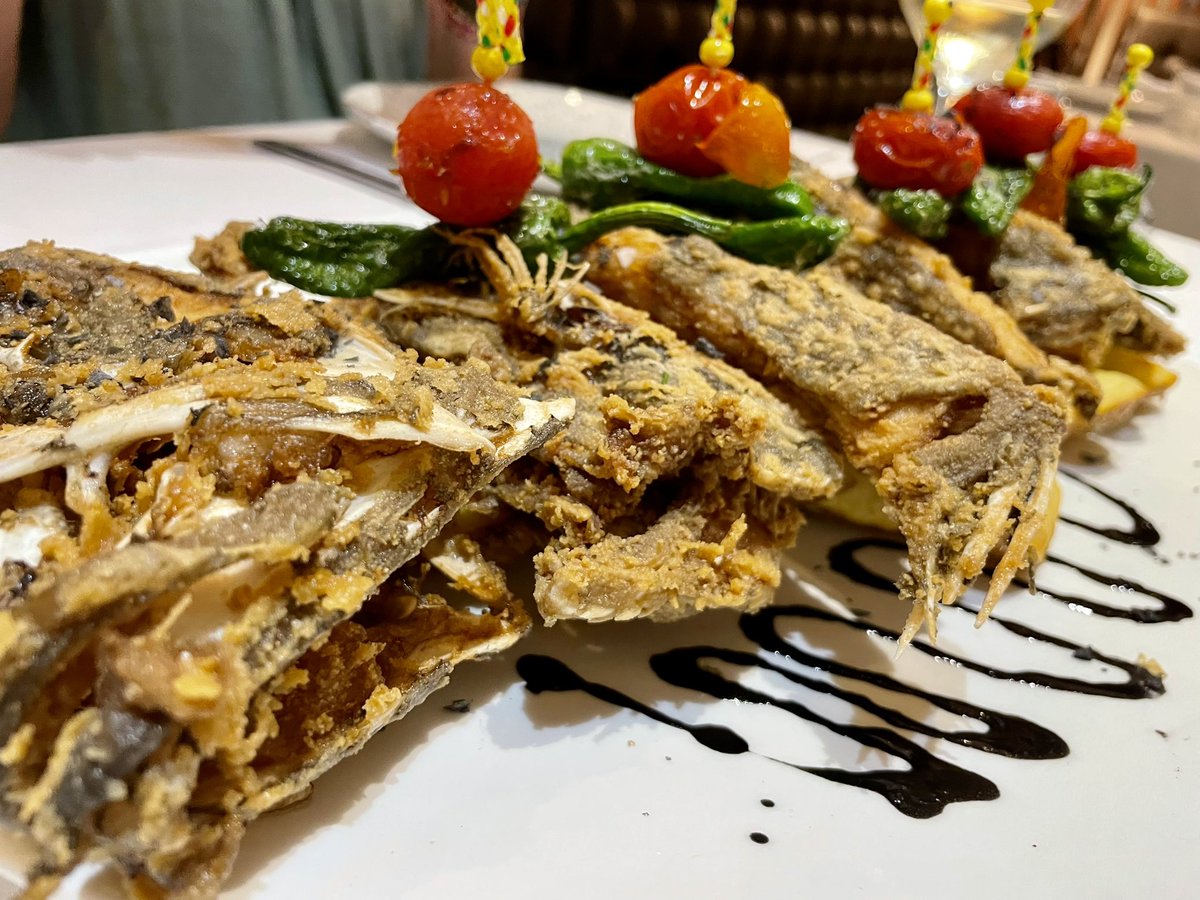 andres_fdz's tweet photo. Acabamos con un steak tartar sobre tuétano a la brasa y un gallo Pedro frito que solo eso ya vale mi culto a  @RteLaTropical. Y como no, el remate con su mítica torrija de baileys! https://t.co/TDEVBKNKi9