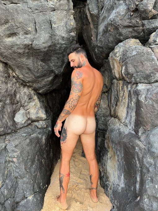 Bom dia!!🔞 https://t.co/5NnrKIfpOh https://t.co/RQNsyzff3A