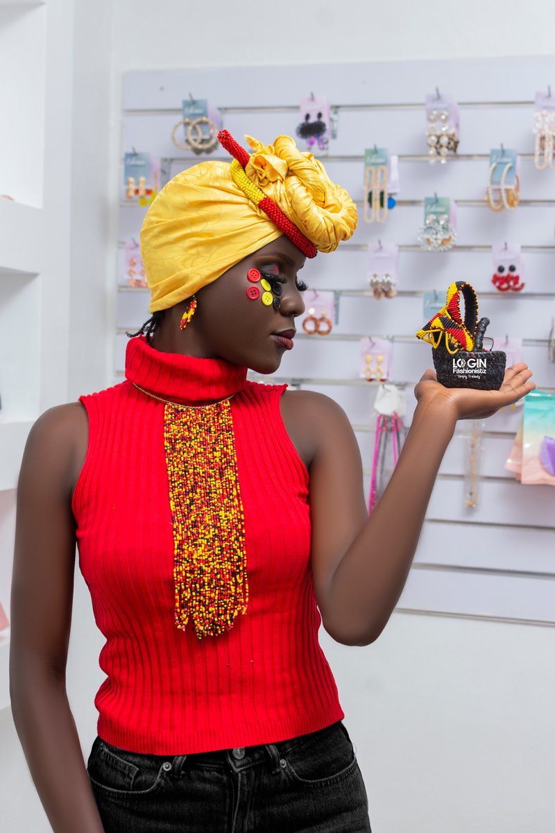 AdoniaMakeup's tweet photo. May the spirit of independence bring positivity and progress to our country,happy independence Uganda.  Makeup by me @Beckie_Adonia69 
Shot by @bamboogallery.co.ug  Dressed by: @loginfashionistz 
Muse: @asani_angella  #freedom #independenceday #uganda #liberty #creativity https://t.co/s3nLZNCC4O