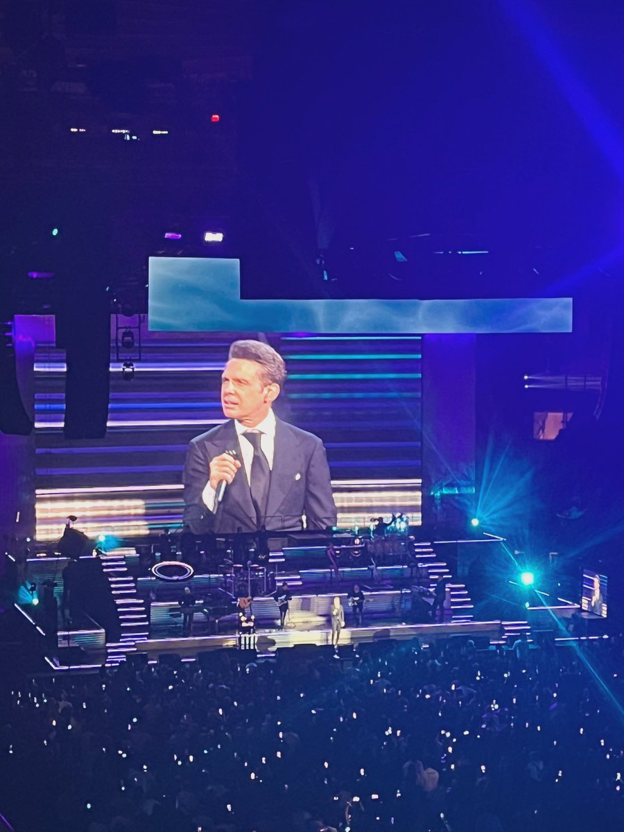 kars28's tweet photo. Mi tercer concierto de Luis miguel! Ahora en MSG. Gran concierto aunque corto de tiempo! #LuisMiguelTour2023 https://t.co/5v2Slartl8