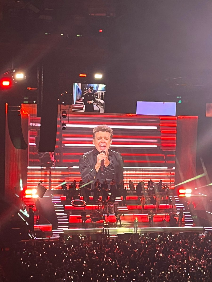 kars28's tweet photo. Mi tercer concierto de Luis miguel! Ahora en MSG. Gran concierto aunque corto de tiempo! #LuisMiguelTour2023 https://t.co/5v2Slartl8