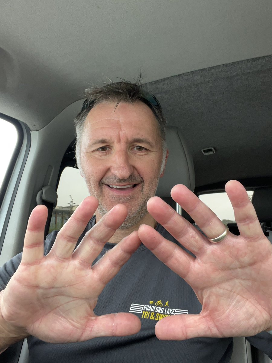 Thesixbees tweet media