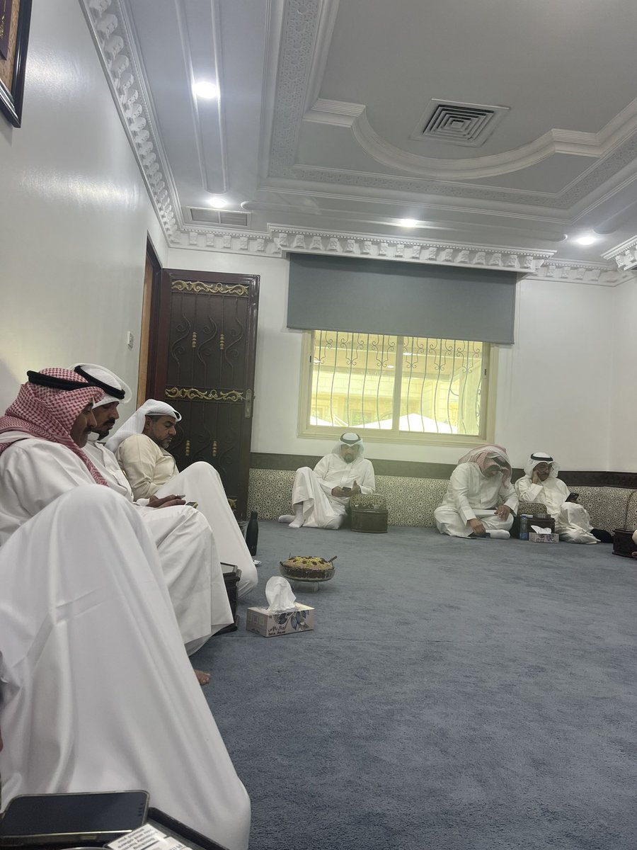 شرّفنا في محلنا الشيخ /
بارز المنيف الجربا 

وبتواجد 
ابو عذبي مرزوق الخليفه
والعم طواري الذويلف 
والعم مشعان الذويلف

والاصدقاء الاعزاء
 شايع الربعيّه 
احمد سليمان الحدب

ياهلا ومية هلا بالجميع
هذي والله ابرك الساعات