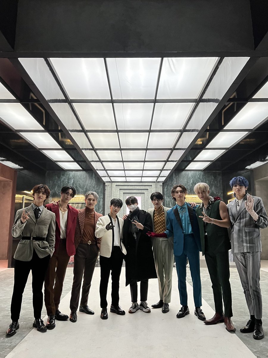 wenhanly's tweet photo. jinho was there when pentagon had their first win
hui was there when pentagon filmed feelin' like mv
hongseok was there when pentagon shot for 2023's season's greetings https://t.co/Tabzt6xuQb
