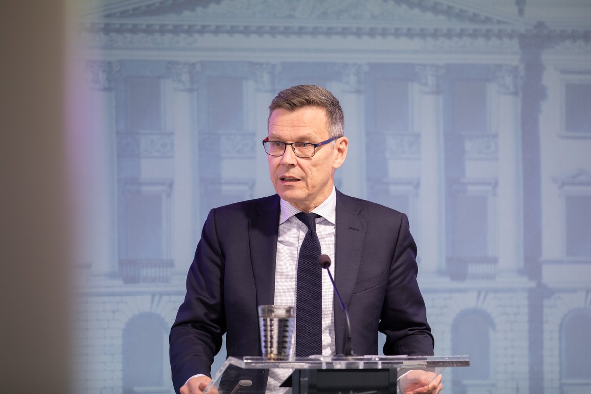 Talousennusteemme lyhyesti:

🔹 Tiedote: vm.fi/-/suomen-talou…
🔹 Taloudellinen katsaus: urn.fi/URN:ISBN:978-9…
🔹 Esitysmateriaali: vm.fi/documents/1062…
🔹 Tilaisuuden tallenne: youtube.com/watch?v=qgRL2E…
🔹 Kuvat: vm.emmi.fi/l/Hv_BJv9Cfk2c

#Talous | #Talousennuste