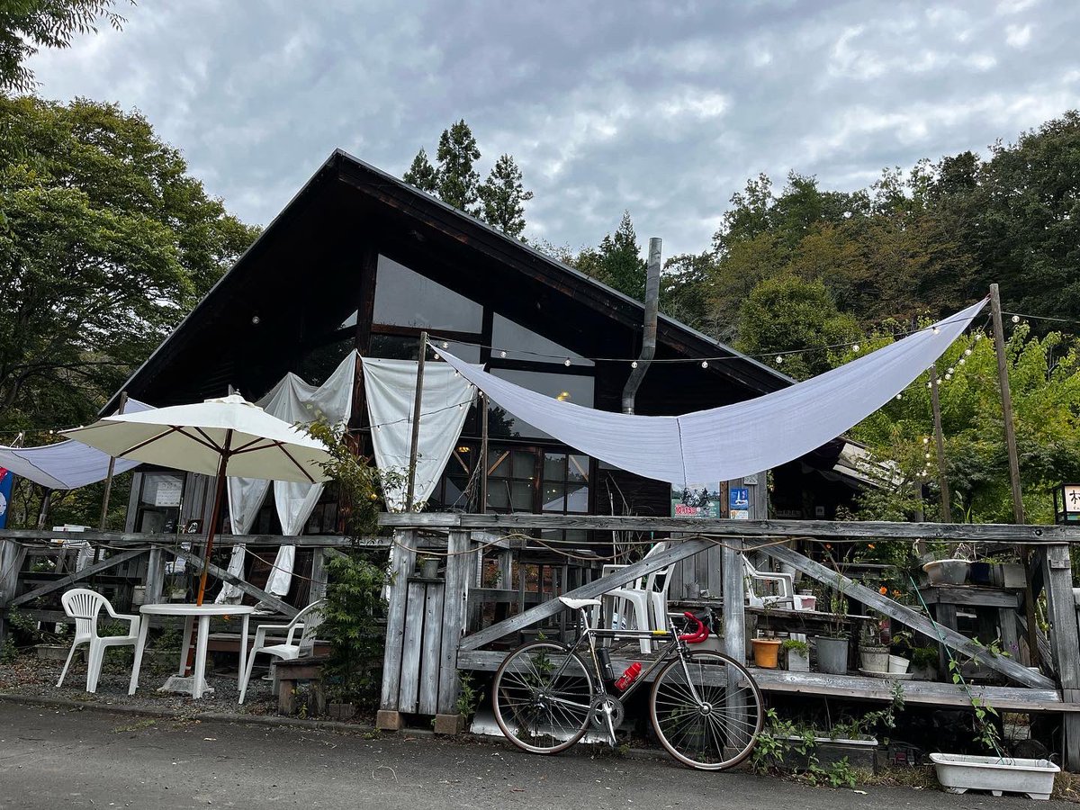 Muracafe_RVpark's tweet photo. 三連休のサイクリスト、ライダー、クラシックカーのお客様有難うございました♪村カフェタープを白にかえました！
#秩父　#小鹿野　#村カフェ　#秩父カフェ　#rvパークみどりの村 #サイクリスト　#ライダー　#秩父ツーリング　#biker #ridingteam #クラシックカー
#スプリンタートレノ　#AE86 #自転車 https://t.co/5yDGBe0kWz