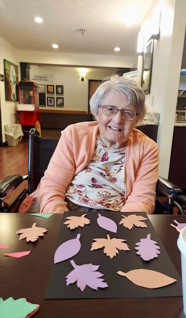 AshfordPlaceHC's tweet photo. Mosaic leaves in artisans group! 
#Artisans #TrilogyLiving #SeniorLiving https://t.co/PfHPDtQh5w