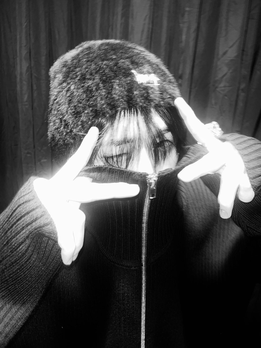 BOYNEXTDOOR_twt's tweet photo. Black is so simple ✨ 

#BOYNEXTDOOR #TAESAN
#보이넥스트도어 #태산 https://t.co/v6WcRK0jx4