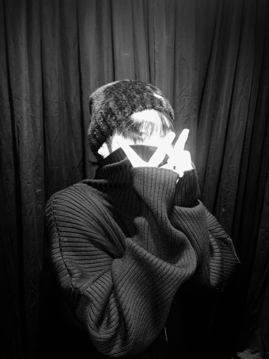 BOYNEXTDOOR_twt's tweet photo. Black is so simple ✨ 

#BOYNEXTDOOR #TAESAN
#보이넥스트도어 #태산 https://t.co/v6WcRK0jx4