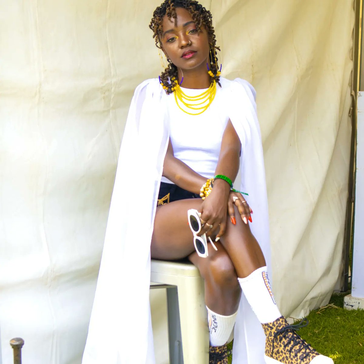 Vera_zw's tweet photo. The biggest possible thank you to @jacarandamusicf for having me! It was such an honour to be on that stage with so many legends and performers! Great job! Thank you to my band and videographer @UncleBlux you are the best! @BlaqueExcellenc as always you made me look like a queen https://t.co/onkNYwrckY