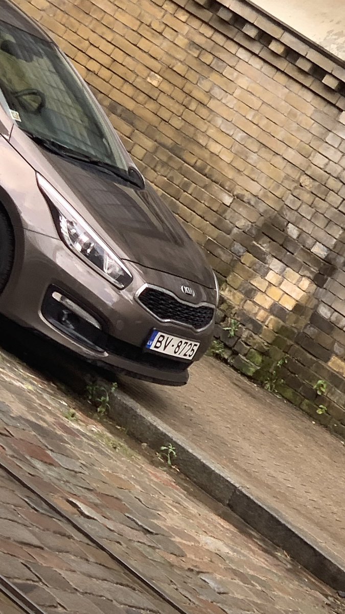 jaro82's tweet photo. @Valsts_policija, atminiet manu mīklu!
Kas šajos attēlos nav pareizi?

P.S. Matīsa iela https://t.co/mgnmdBD9sT