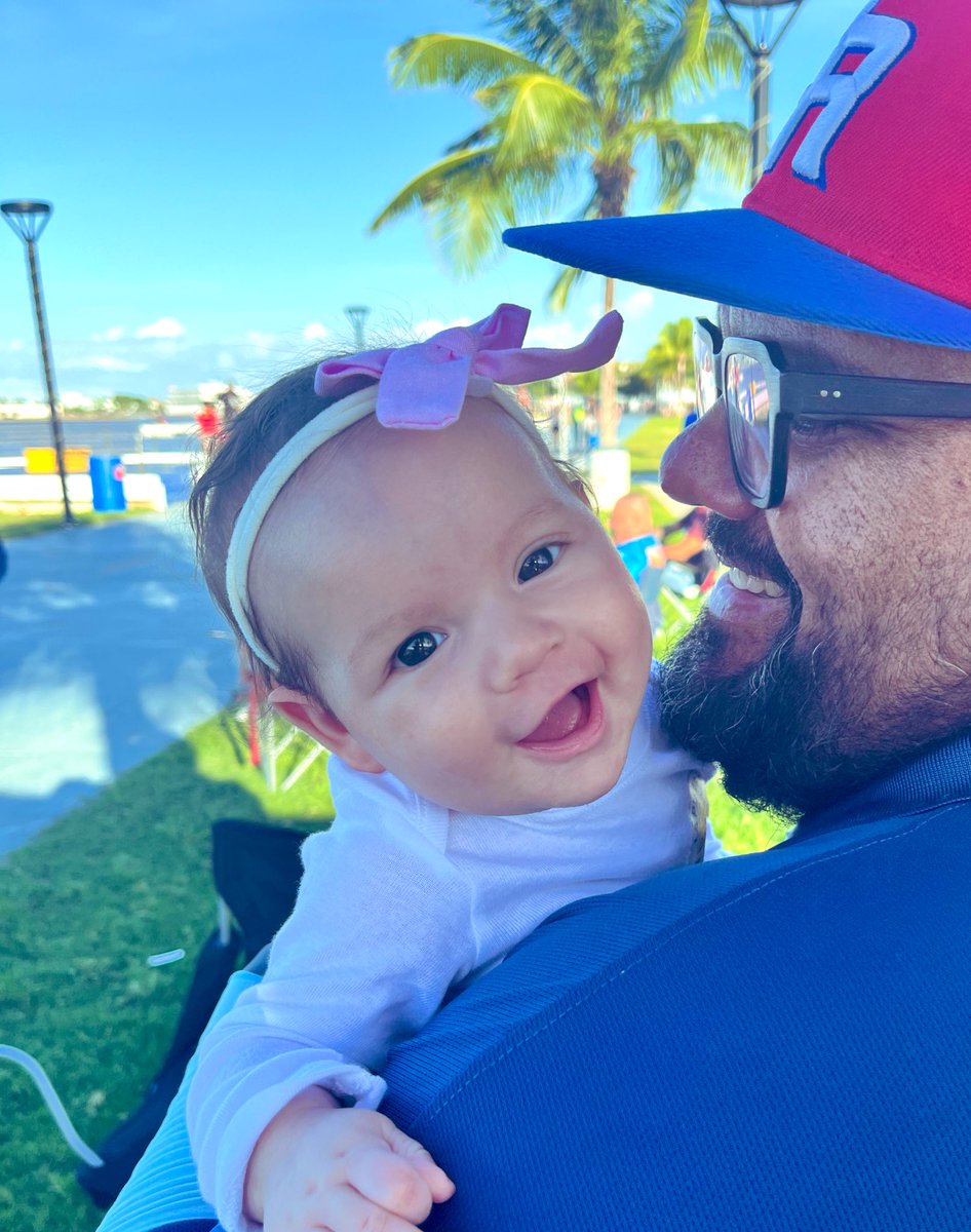 norelizivette's tweet photo. Paso a decirles que las mejores piraguas las hace mi papá 🥰 Yo fui ayudarle con la contabilidad ,
Para ver si me sobra algo después de pagar mis pañales 😂 #piraguas https://t.co/ZEmvCpyw0e