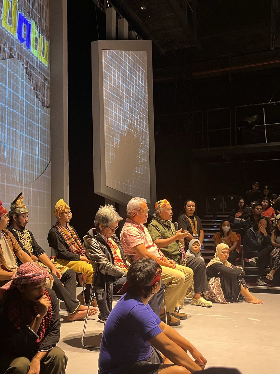 jakestudyos's tweet photo. Just witnessed @tanghalangPH Anak Datu yesterday.

I found it hard to clap even tho scenes and characters are on point, it’s just heavy absorbing infos in such a way, but it gets better along the way. Powerful way to end it! ✊🏾✨🙏🏾

#TanghalangPilipino 
#UtakPusoBayan 
#AnakDatu https://t.co/SbIcMdIg97