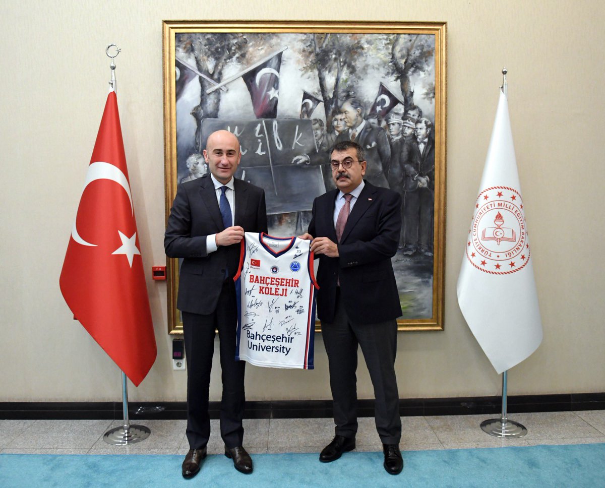 İcra Kurulu Başkanımız Hüseyin Yücel, Genel Müdürümüz Özlem Dağ ve SODİMER Başkanı Prof. Dr. Levent Eraslan, Milli Eğitim Bakanımız Sn. Yusuf Tekin’i makamında ziyaret ettiler.

#bahçeşehirkoleji