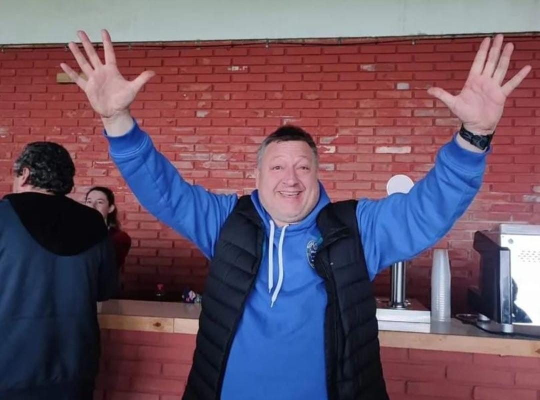 Avilesina_'s tweet photo. 🔷 LUTO
Se nos va a hacer raro entrenar sin tu sonrisa y ese apoyo que dabas a todos los equipos de Avilés en el trabajo y desde la grada. Te vamos a echar de menos

Un abrazo para la familia y amigos de José Manuel Barreda. DEP https://t.co/rFwWu1eVmh