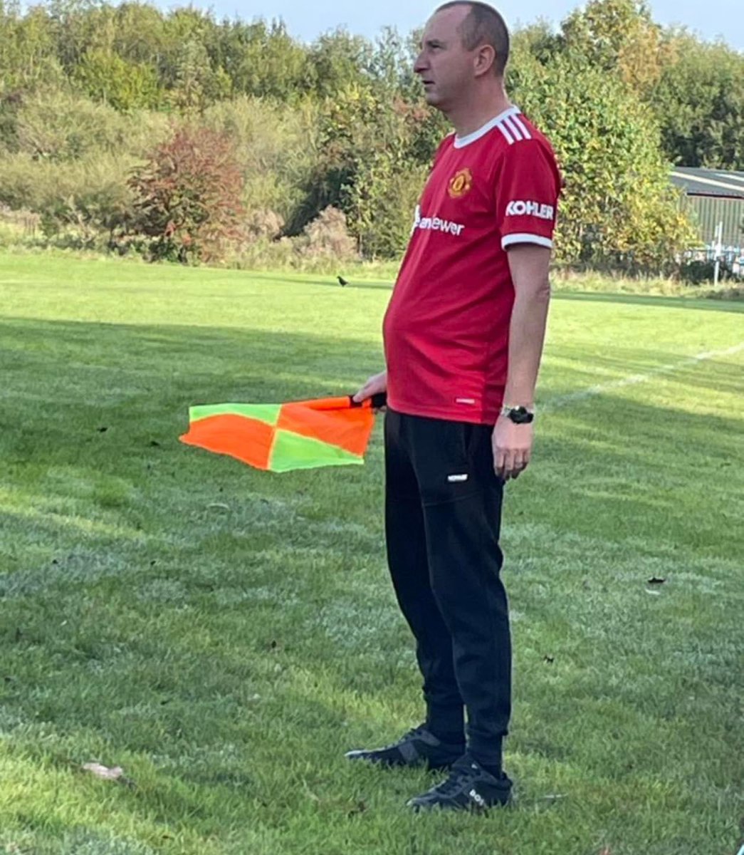 Imagine being through on goal and Kirk from coronation street calls you offside 😂