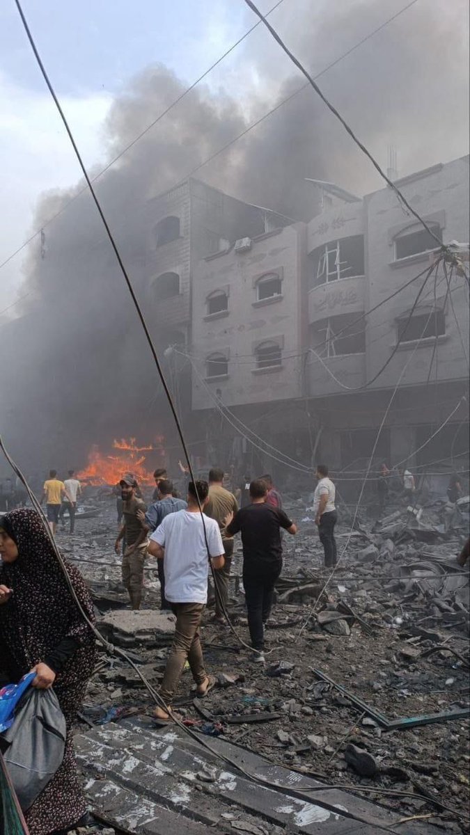 HadeelS41321613's tweet photo. BREAKING: Israeli warplanes carry out a massacre bombing a densely populated neighbourhood with missiles in Jabalia refugee camp, murdering dozens of innocent Palestinian civilians, including children and women. https://t.co/q7azoUbDnQ