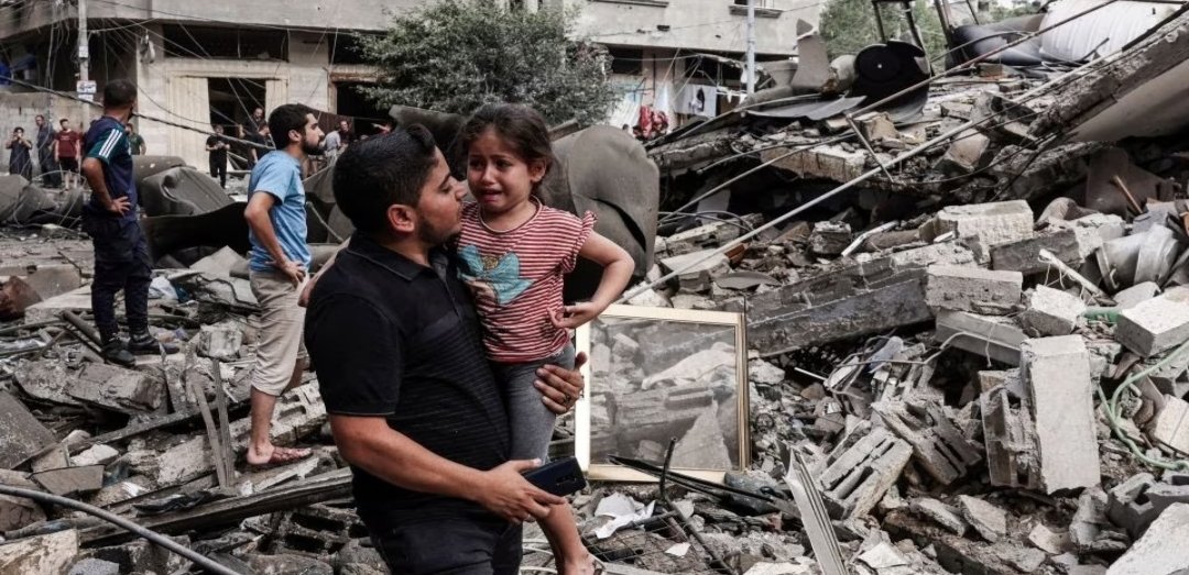 muthonisueh's tweet photo. Pictures like this 😭😭😭 break my heart.  I pray for peace #IsraelPalestineWar #GazaUnderAttack #Israel https://t.co/f6EEpCY4s7