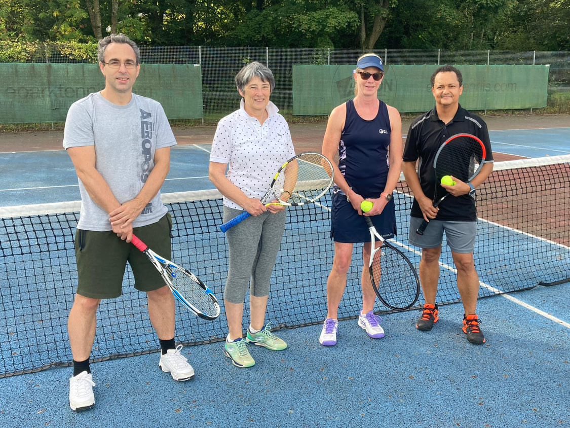 TOTALLYTENNIS01's tweet photo. Congrats to our Mixed team (L to R Dan. Sandra, Lisa &amp; Elton) who won 6-2 against Oakley yesterday 👫🏼👫🏼 #adults #teamtennis #mixedteam #tennus #totallytennis #localleague #basingstoke #basingstokeanddistricttennisleague https://t.co/AGj0e2WBUW