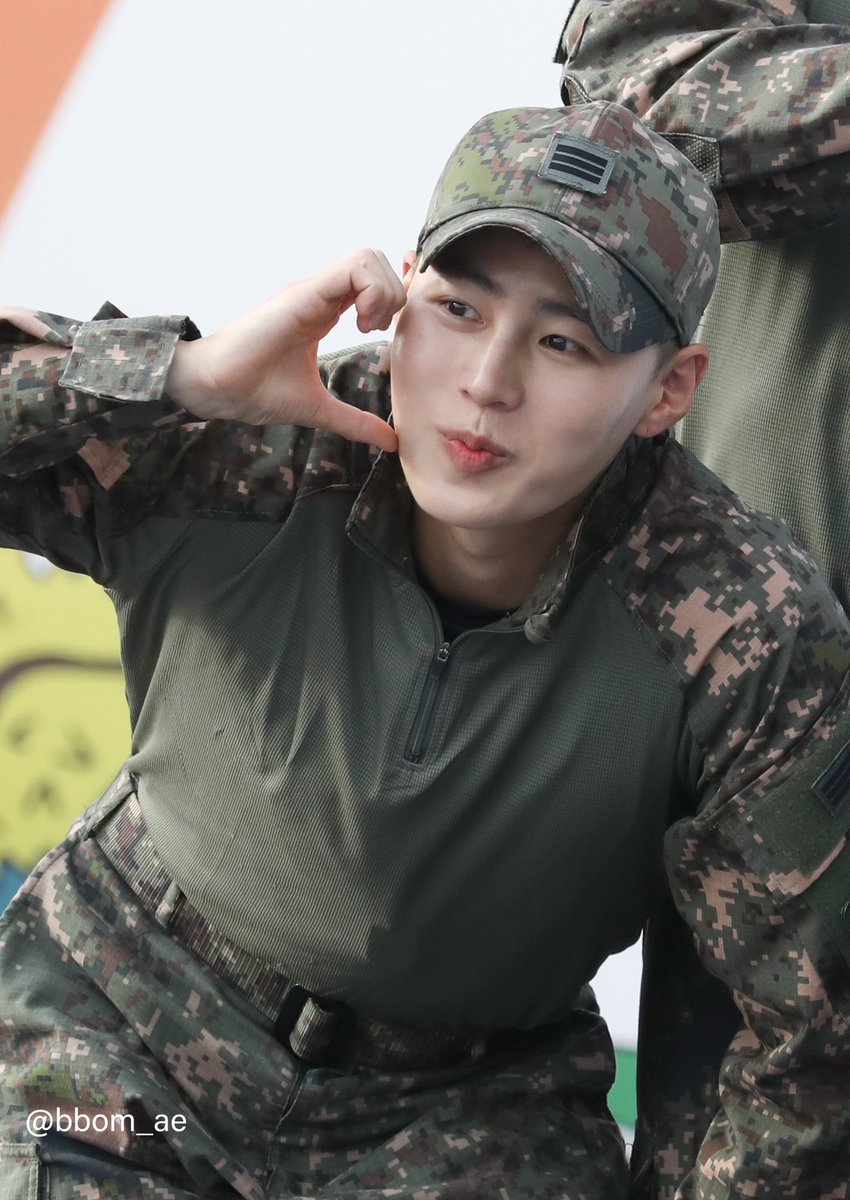 231009 지상군페스티벌 #하성운
볼따구 쫩 늘리고 입술 똑 떼먹을까