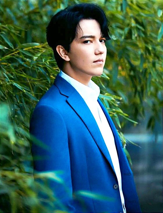 xevolizucot's tweet photo. @Elenwvw Music determines the lifestyle, its pulse and rhythm! Dimash's compositions charge with energy, optimism, joy and positivity
#Jazz #Dudarai 🇰🇿
#DudaraiByDimash
#DimashQudaibergen ❤️
VOICE OF KAZAKHSTAN https://t.co/Qd4o3I7yuA