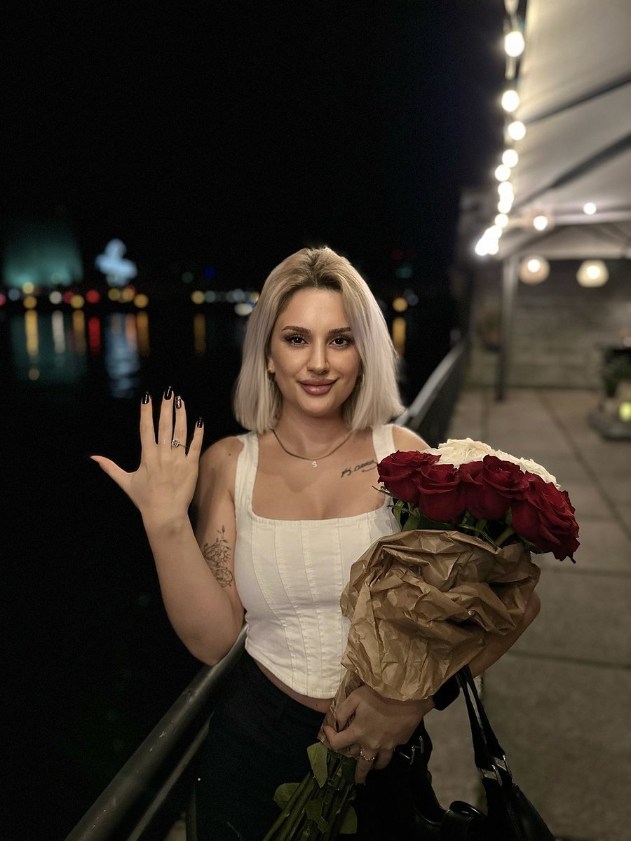 ozgedemrl2's tweet photo. evet dediimm 💍🤍 https://t.co/RtwPQbG3ao