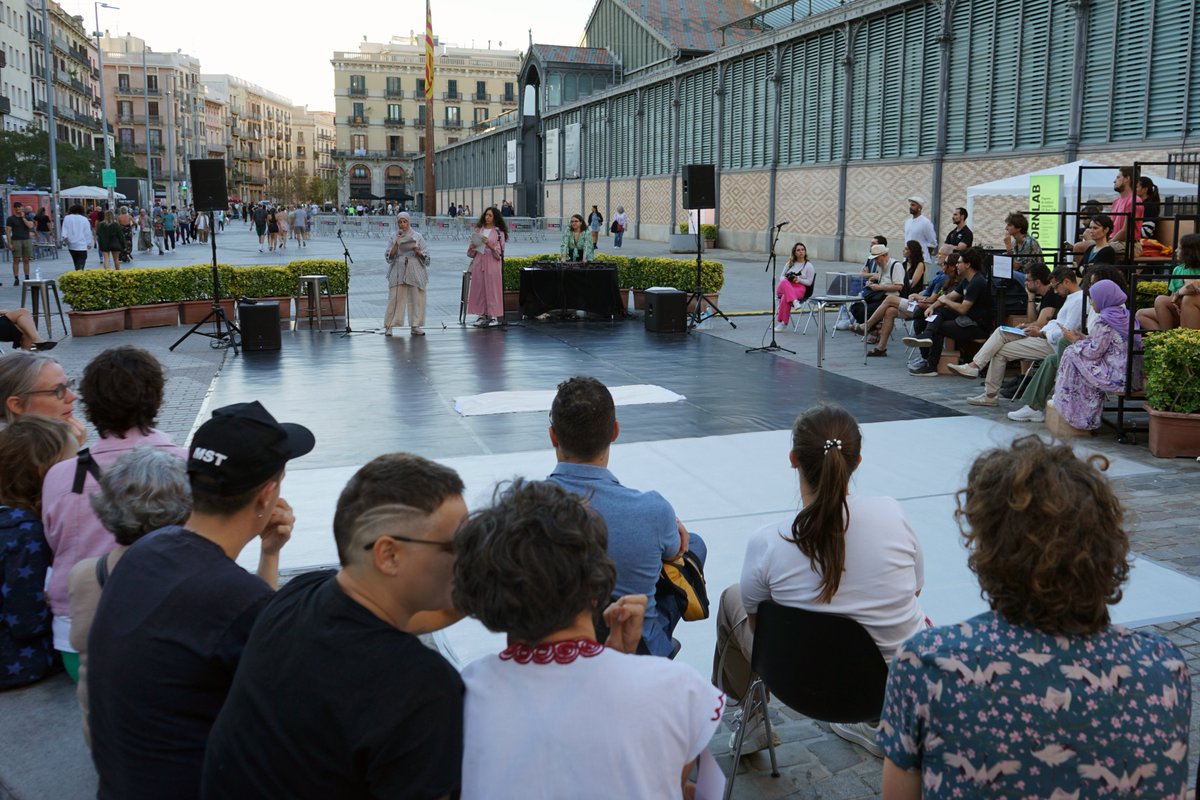 EspaiAvinyo's tweet photo. 📢 NOVETAT‼️ Ja podeu escoltar el pòdcast de l'activitat Barxiluna برشلونة | Memòria i espai públic, que va tenir lloc en el marc de les festes de #LaMercè.
🎧 Sintonitza el canal de l'#EspaiAvinyó a la @xrcbcn: https://t.co/FKZBwBDYtF
#OarBCN @ElBornCCM #Bornlab https://t.co/6o2vi9vvTu