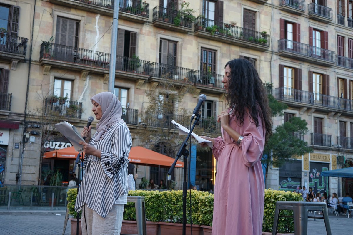 EspaiAvinyo's tweet photo. 📢 NOVETAT‼️ Ja podeu escoltar el pòdcast de l'activitat Barxiluna برشلونة | Memòria i espai públic, que va tenir lloc en el marc de les festes de #LaMercè.
🎧 Sintonitza el canal de l'#EspaiAvinyó a la @xrcbcn: https://t.co/FKZBwBDYtF
#OarBCN @ElBornCCM #Bornlab https://t.co/6o2vi9vvTu