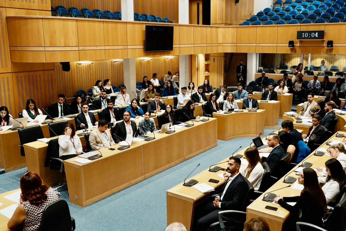 AnnitaDemetriou's tweet photo. Οι νέοι και οι νέες μας έχουν ενεργό ρόλο στο σήμερα και το αύριο του τόπου μας, διεκδικώντας αυτό που δικαιούνται και αυτό που τους αξίζει. 

Με ιδιαίτερη ικανοποίηση και περηφάνια προήδρευσα της 6ης Συνόδου της Βουλής των Νέων Αντιπροσώπων.

Ως ελάχιστη ��ποχρέωση, δίνουμε βήμα και ενδυναμώνουμε τη φωνή των νέων μας. Αναζητούμε τρόπους να ενθαρρύνουμε τη συμμετοχή τους στα κοινά και στο δημόσιο λόγο.

Συγχαρητήρια στους συνδιοργανωτές @CyprusYouthCoun και @dplmCY  για τη διοργάνωση, απόδειξη του αξιόλογου και πολυδιάστατου έργου που επιτελούν. #VouliNeon6 @CYParliament