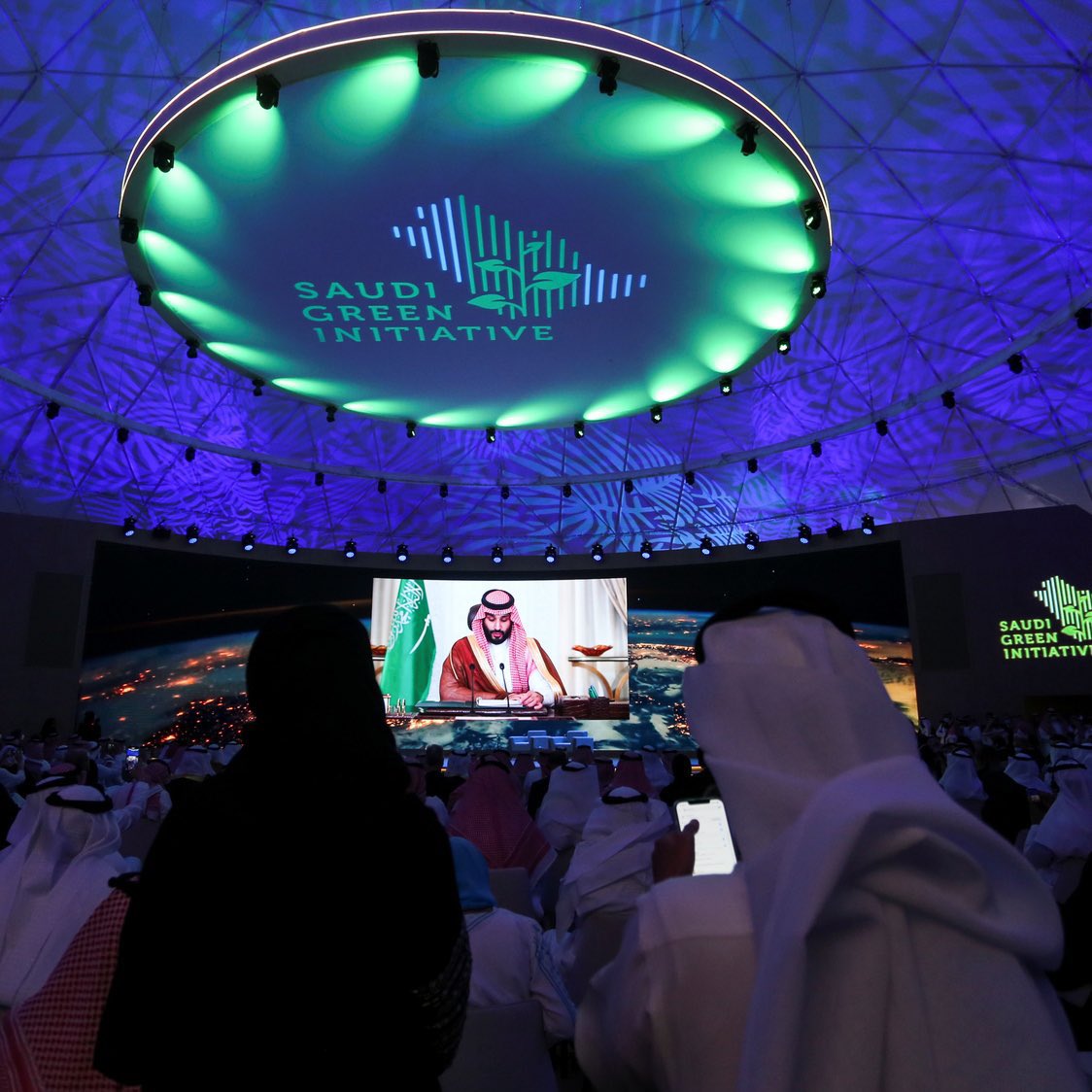 في إطار #مبادرة_السعودية_الخضراء التي أطلقها صاحب السمو الملكي الأمير #محمد_بن_سلمان بن عبدالعزيز آل سعود، #ولي_العهد رئيس مجلس الوزراء، رئيس اللجنة العليا للسعودية الخضراء - حفظه الله -، أعلنت المملكة العربية السعودية اليوم عن خارطة الطريق الخاصة بزراعة (10) مليارات شجرة،والتي