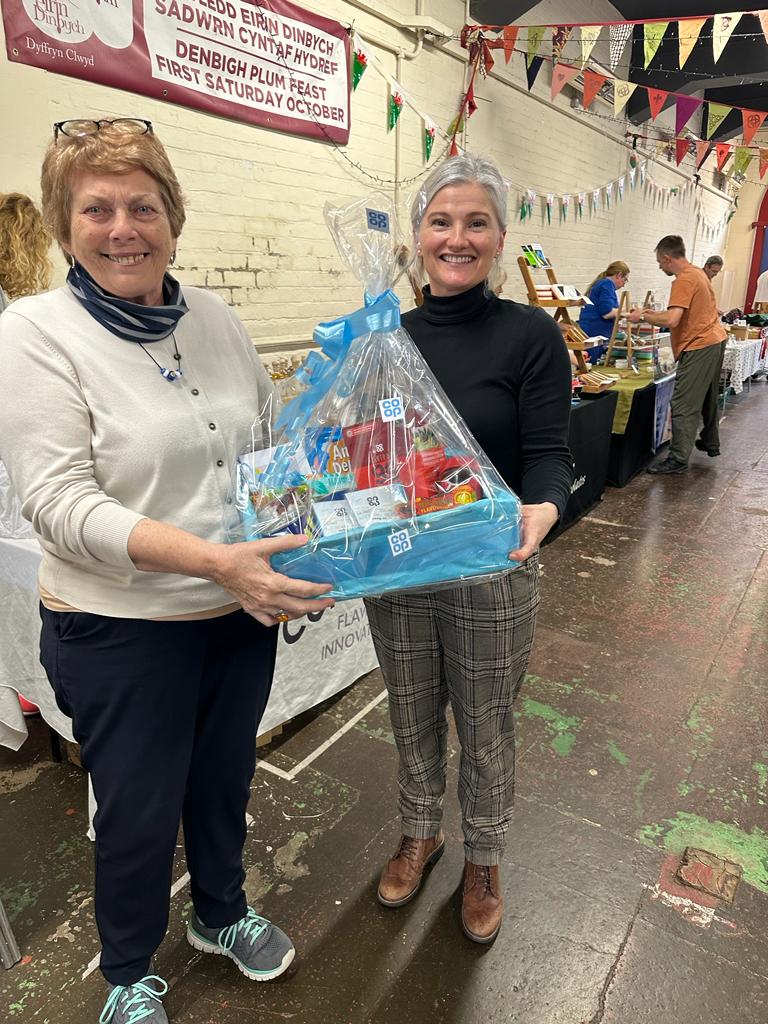 We had a fab time at @DenbighPlum on Saturday. Special thanks to @DenbighPioneer for the @coopuk raffle and congrats to the winner Lillian. Hope you enjoyed your goodies #Volunteers #Dinbych #community