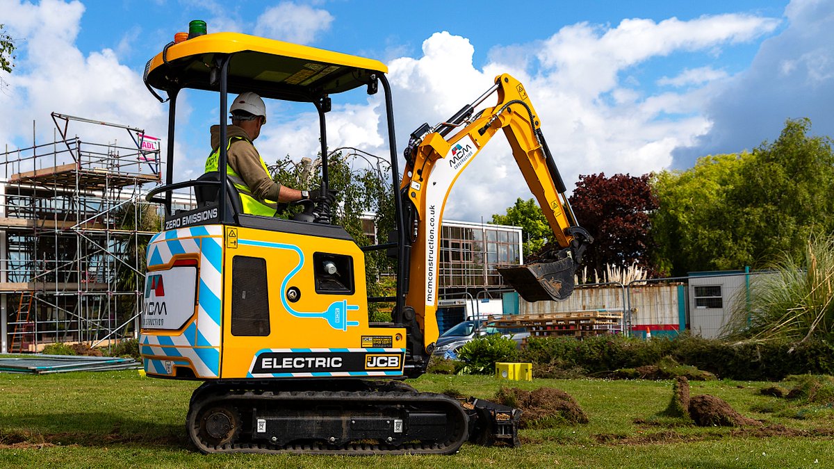 JCBmachines's tweet photo. Big on small emissions. A #JCB 19C-1E electric mini excavator at work for MCM Construction on the Isle of Wight. Discover more: https://t.co/yD7alQ1gHv. #SwitchToZero #JCBmoment https://t.co/UMylCsIMKd