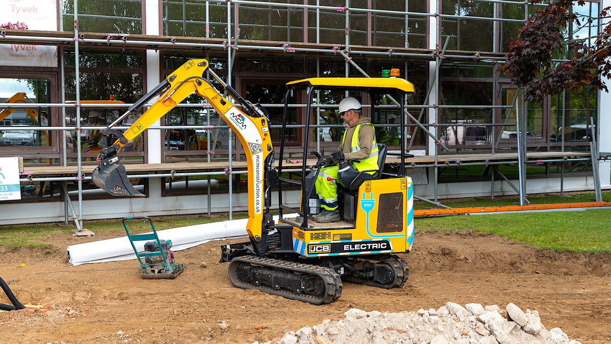 JCBmachines's tweet photo. Big on small emissions. A #JCB 19C-1E electric mini excavator at work for MCM Construction on the Isle of Wight. Discover more: https://t.co/yD7alQ1gHv. #SwitchToZero #JCBmoment https://t.co/UMylCsIMKd