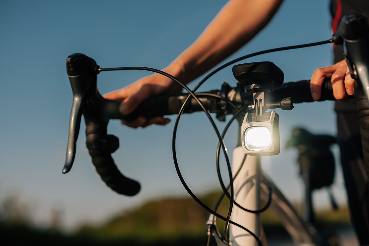 MagicshineL's tweet photo. Let's have a "classy" and fun ride with #evo1700 ❤️🔥
🚴♀️🚴♂️⚫️&⚪️
#countryride #cityride #magicshine #bikelights #safe #app #color #newarrival #battery https://t.co/G2Ey3TMbj5