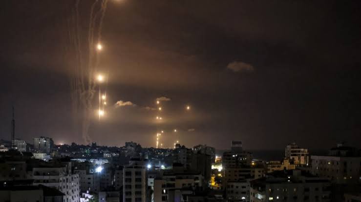 NobleInsightss's tweet photo. Big Breaking: 🇮🇱 Israel’s Defence Minister says Israel has cut off the Electricity, Fuel, and other necessary supplies to Gaza City; which was essential support system for Hamas Terrorists.

Israel will cleanse the Gaza City of terrorists this time.

Join my channels to stay updated:

- Telegram channel: https://t.co/LKnym3vGhB

- WhatsApp Channel: https://t.co/EN8Xyxe9ox

#Israel #HamasTerrorists #Israel_under_attack