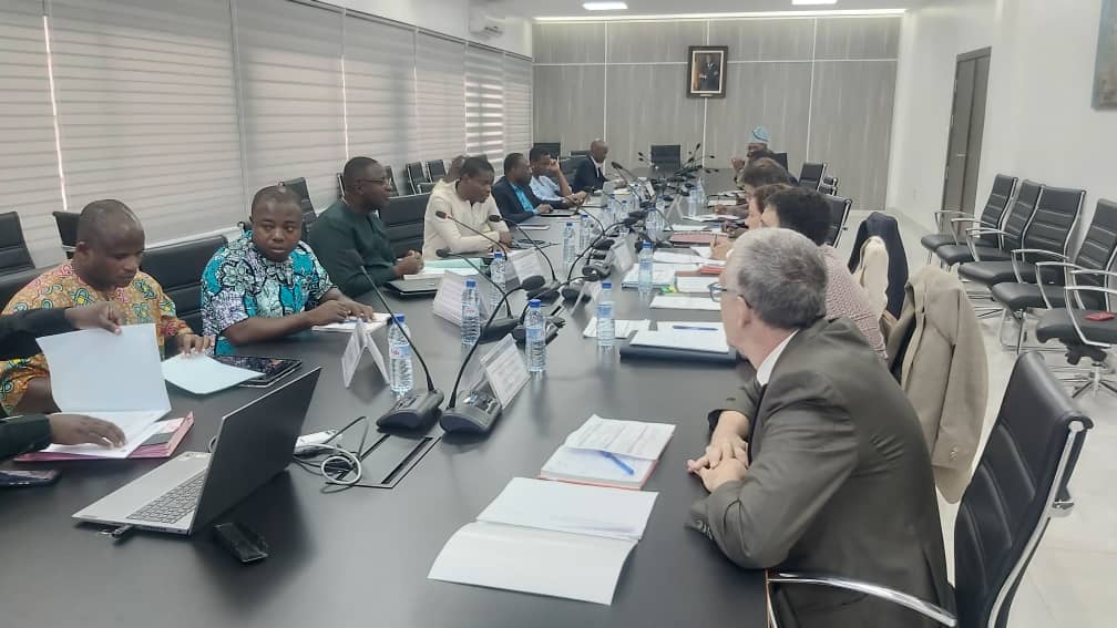 UEauBenin's tweet image. #PAGODES 2023-2025: Dialogue #appuibudgétaire avec @gouvbenin. Objectif: discuter de la stabilité macroéconomique, la mise en place de la politique publique nationale, ainsi que des progrès dans la gestion des #finances publiques et la transparence budgétaire. 
#PlusFortsEnsemble