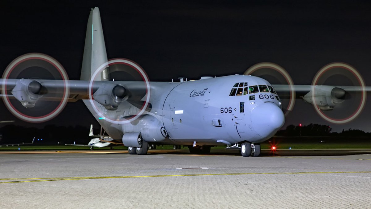 Shamrock715_'s tweet photo. Canforce 2972 (130606 - C130) of @RCAF_ARC ready for departure at @RAFNortholt night shoot XXIX back to Prestwick
05-10-2023
#royalcanadianairforce #rcaf #lockheedmartin #lockheedc130 #c130 #rafnortholt #militaryaviation #aviation #avgeek https://t.co/m3eznbf8ry