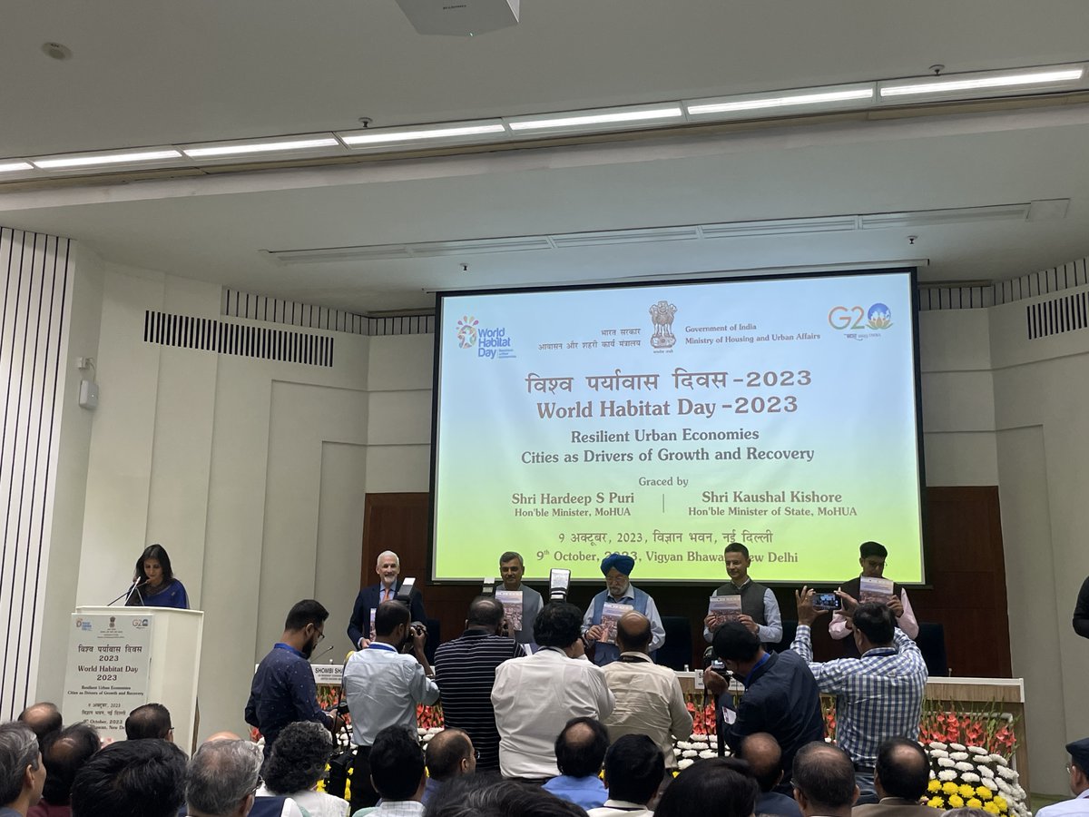 NIUA_India's tweet image. Hon&apos;ble Minister Housing &amp;amp; Urban Affairs  @HardeepSPuri inaugurated 13 publications by @NIUA_India including #CITIIS 2.0 operational guidelines at #WorldHabitatDay celebrations at Vigyan Bhawan with @Secretary_MoHUA, Add Secy SP Singh, @ShombiSharp &amp;amp; Dinesh Kaplia
@hiteshvaidya