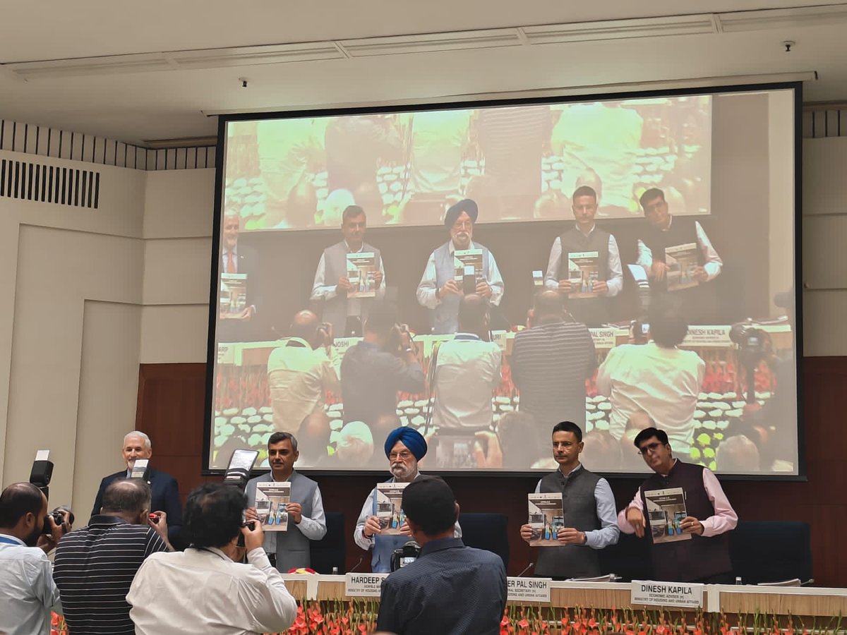 NIUA_India's tweet image. Hon&apos;ble Minister Housing &amp;amp; Urban Affairs  @HardeepSPuri inaugurated 13 publications by @NIUA_India including #CITIIS 2.0 operational guidelines at #WorldHabitatDay celebrations at Vigyan Bhawan with @Secretary_MoHUA, Add Secy SP Singh, @ShombiSharp &amp;amp; Dinesh Kaplia
@hiteshvaidya
