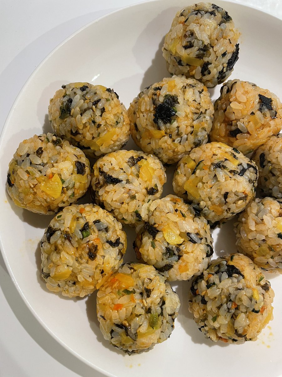 nnnchanpoyon's tweet photo. KALDIに売ってるチュモッパの素、ご飯に混ぜるだけなのに激ウマ過ぎてどハマりしてる。コチュジャンとごま油入れるのは必須です。 https://t.co/zT3B0AcTC9
