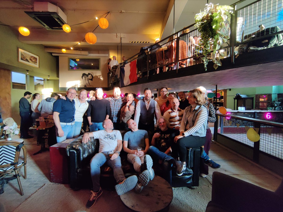 react_online's tweet photo. We hebben gelachen, gezongen, gespeeld en ook nog nieuwe dingen geleerd tijdens deze onvergetelijke #ReacTeamDay 😀

Dank  @PhilipsNL Museum en Mooie Boules Eindhoven!

#Digital #Agency #Team #ReactOnline #Philips https://t.co/baV604J9qh