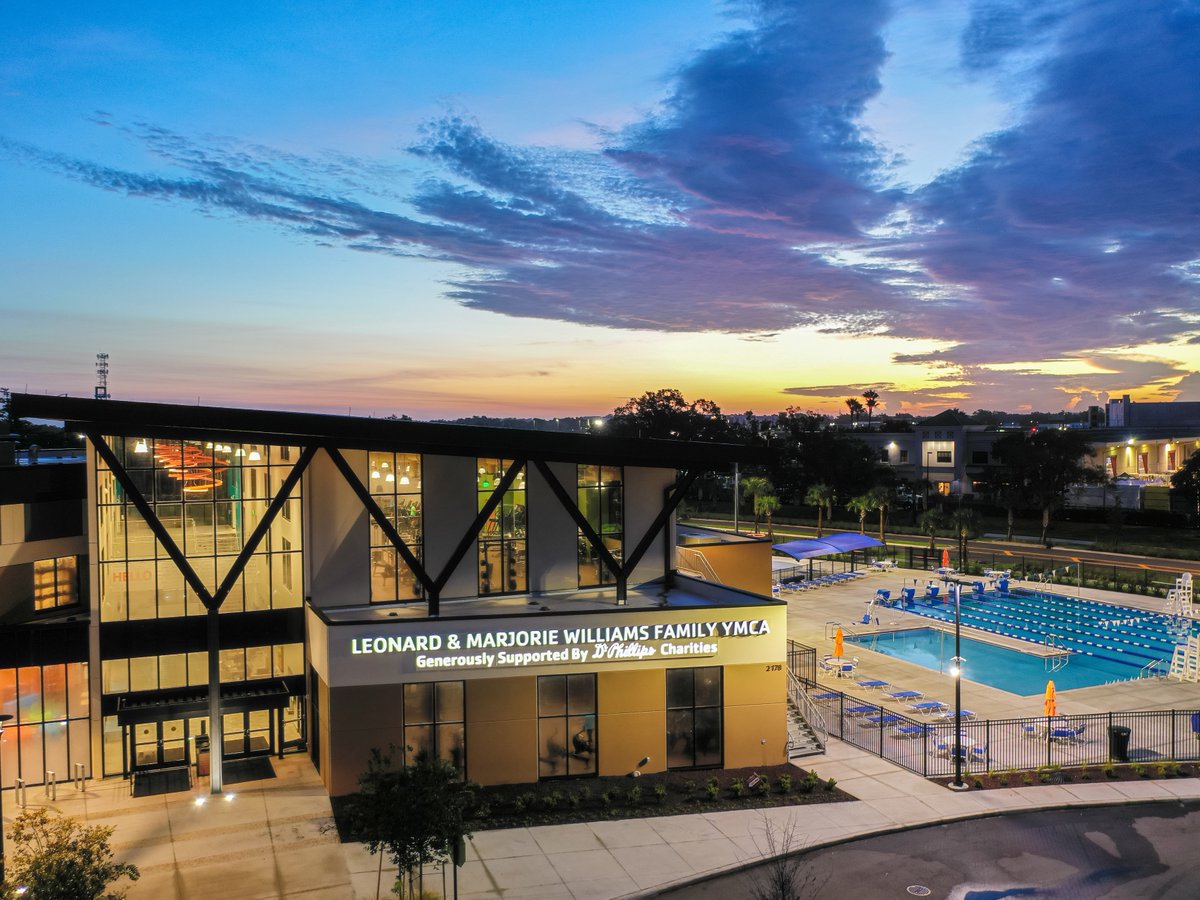 YCentralFlorida's tweet photo. Get ready to be swept off your feet by the stunning beauty of this #Sunrise from our Leonard and Marjorie Williams YMCA in the #PackingDistrict! Like this post if this view leaves you speechless! 🌅 #YMCAAdventures https://t.co/5Gr3vgsawI