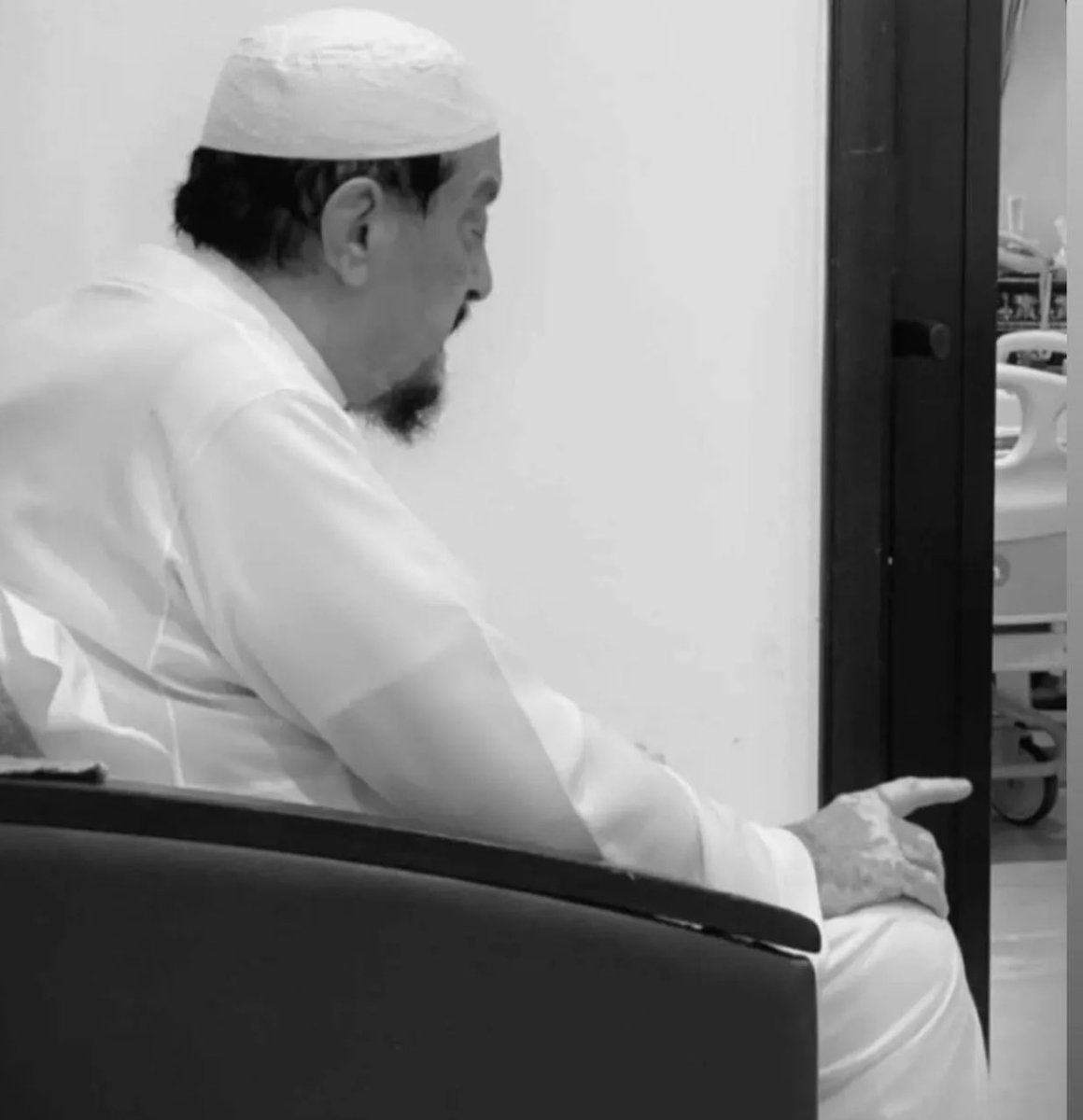 alsaud1ksa's tweet image. انا لله وانا اليه لراجعون ..
انتقل الى رحمة صاحب السمو الأمير الدكتور
محمد بن سعد الثاني بن عبدالرحمن آل سعود
الأمير العابد الزاهد الفقيه أستاذ الحديث المشارك
وصاحب المؤلفات العظيمة في مجال الحديث
والفقه والحديث والذي افنى حياته في العلم
اللهم اغفر له وارحمه واسكنه فسيح جناتك