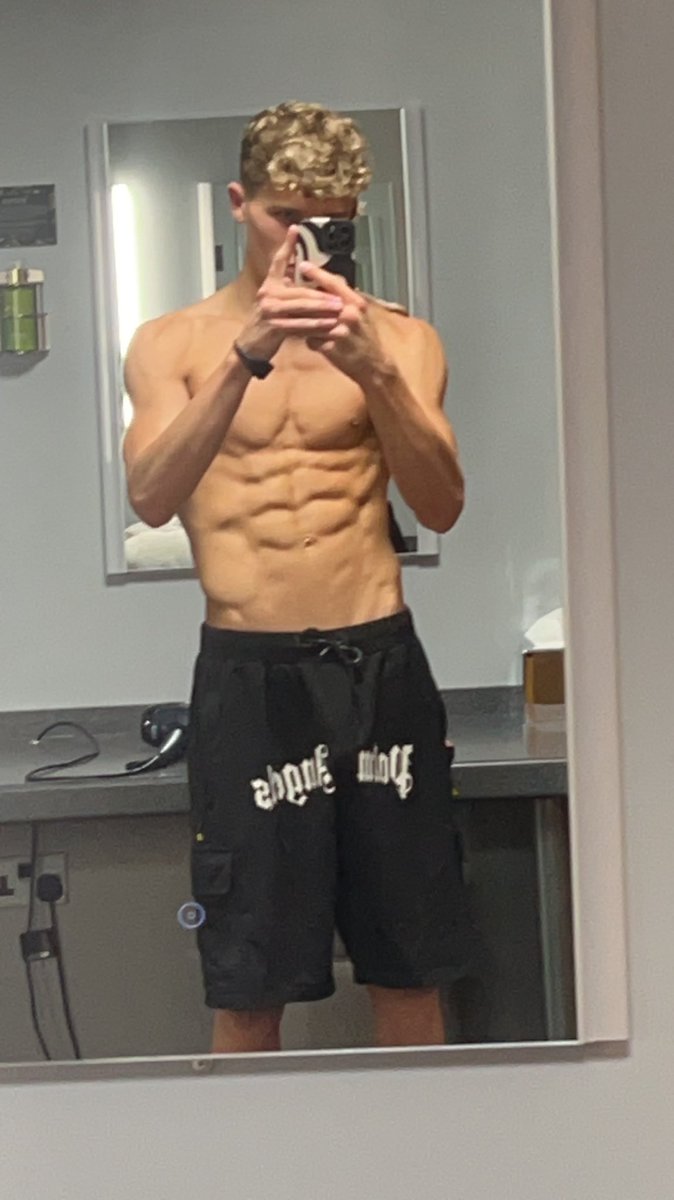 Blondestud69's tweet photo. RT if you want to be on your knees 👅 https://t.co/vQL2plZflO