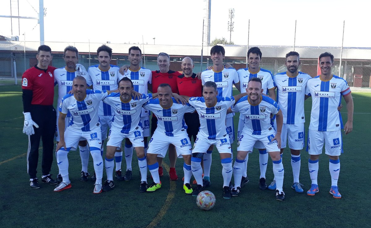 FEAFV's tweet photo. 🏆⚽ Los Veteranos del @CDLeganes vencedores de la apasionante IV Edición de la #CopaFEAFV, Torneo Confraternización, tras empatar a 1 en el partido decisivo con @AtletiLeyendas
⚽🥅 El golaverage marcó la diferencia
#FutbolVeteranos
#FutbolSolidario
#AsociacionesMiembrosFEAFV https://t.co/HmOkF3IrP3